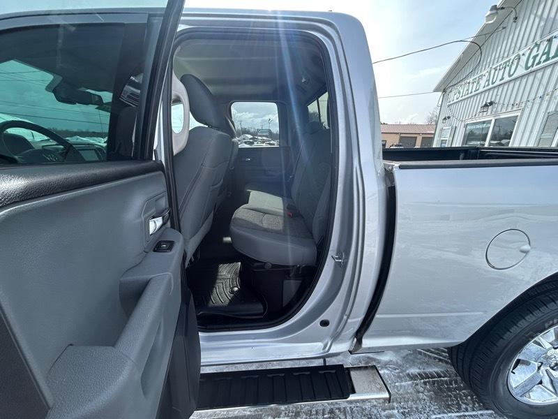 RAM 1500 SLT Quad Cab 4WD 2016