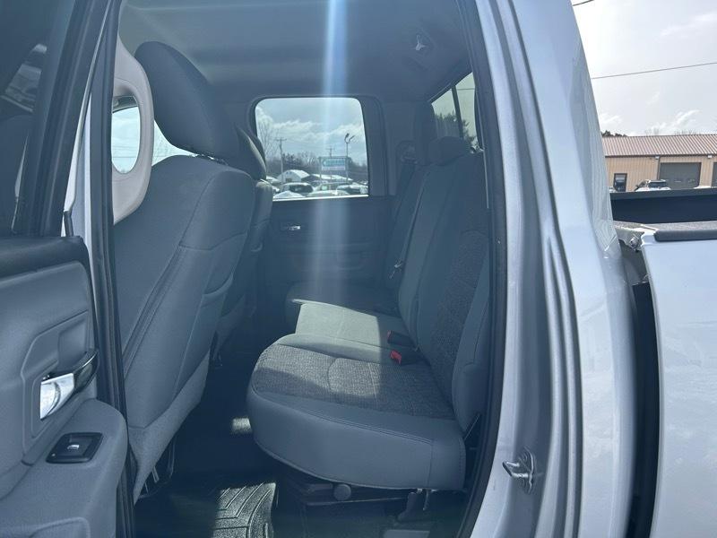 RAM 1500 SLT Quad Cab 4WD 2016