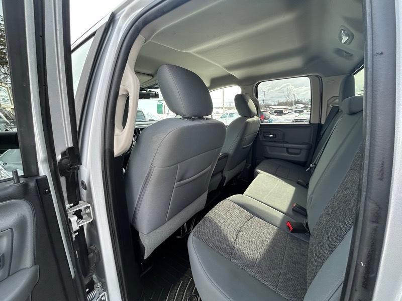 RAM 1500 SLT Quad Cab 4WD 2016