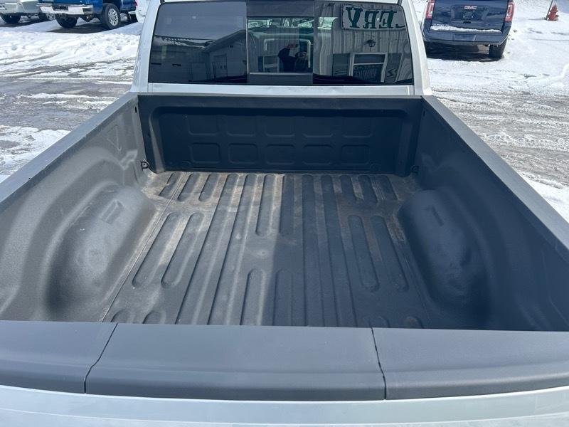 RAM 1500 SLT Quad Cab 4WD 2016