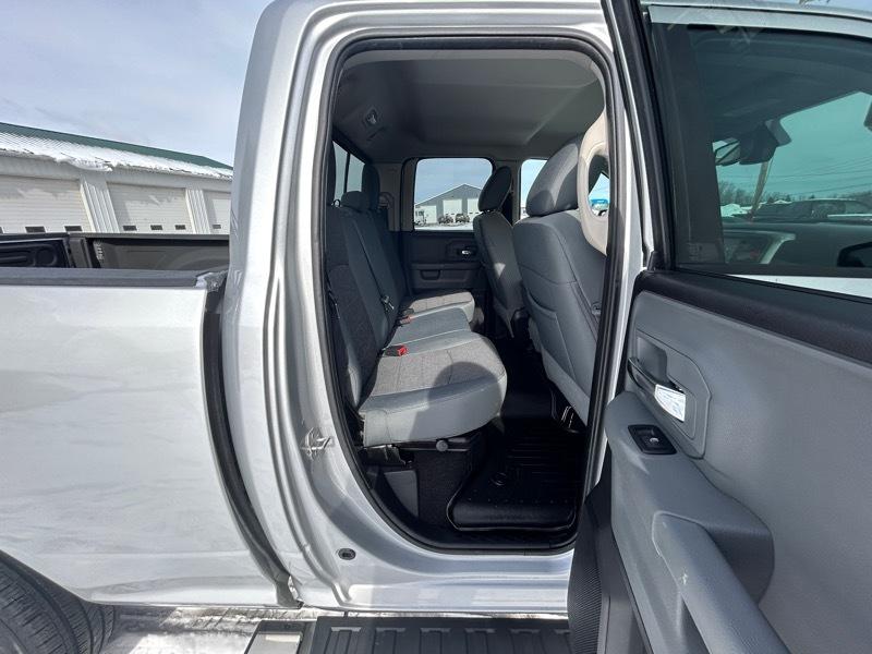 RAM 1500 SLT Quad Cab 4WD 2016