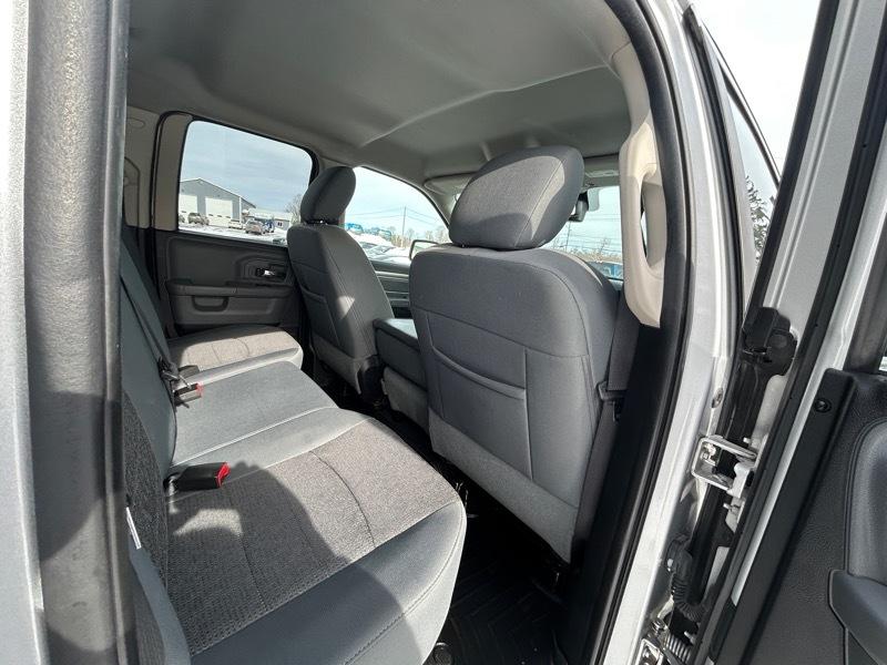 RAM 1500 SLT Quad Cab 4WD 2016