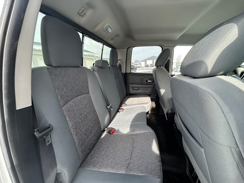 RAM 1500 SLT Quad Cab 4WD 2016