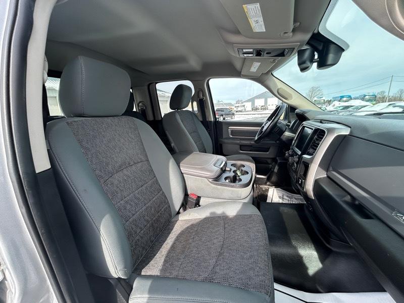 RAM 1500 SLT Quad Cab 4WD 2016