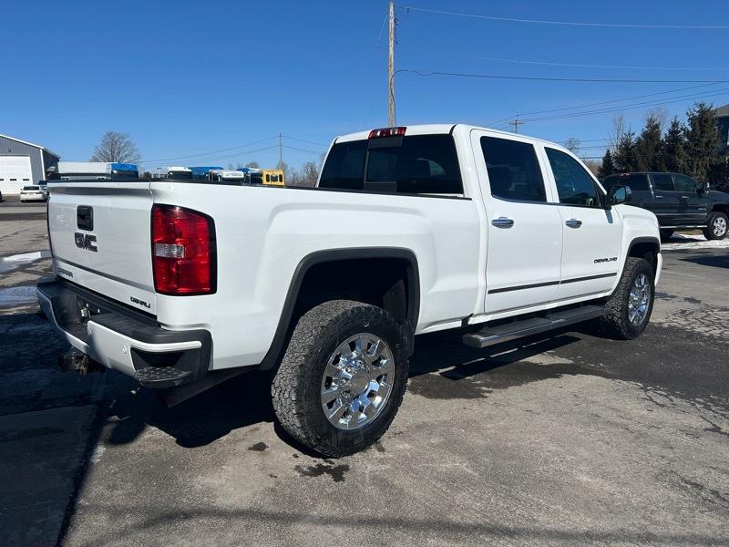 GMC Sierra 2500HD Denali Crew Cab 4WD 2015