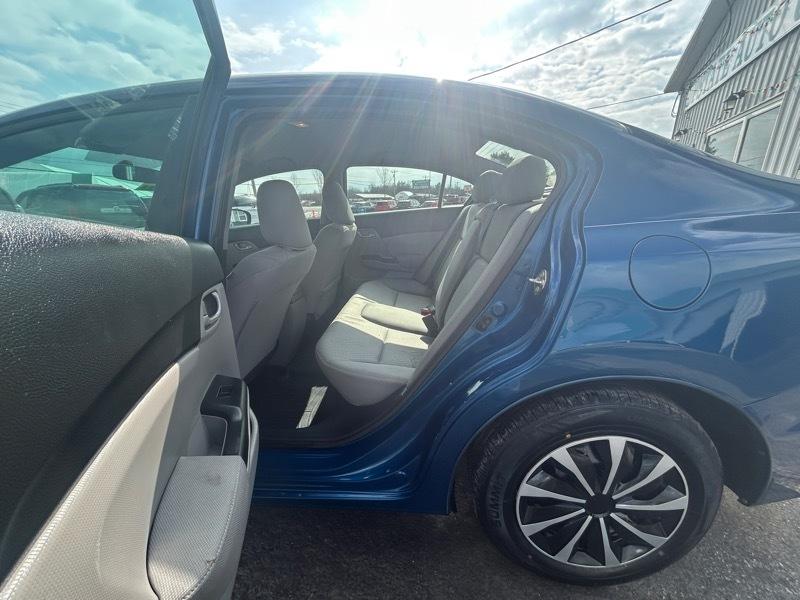 Honda Civic LX Sedan 5-Speed MT 2015