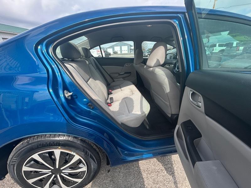 Honda Civic LX Sedan 5-Speed MT 2015