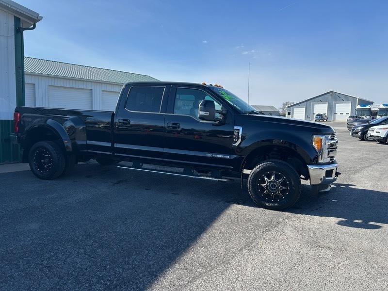 Ford F-350 SD Lariat Crew Cab Long Bed DRW 4WD 2017