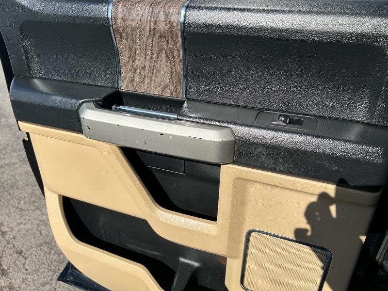 Ford F-350 SD Lariat Crew Cab Long Bed DRW 4WD 2017