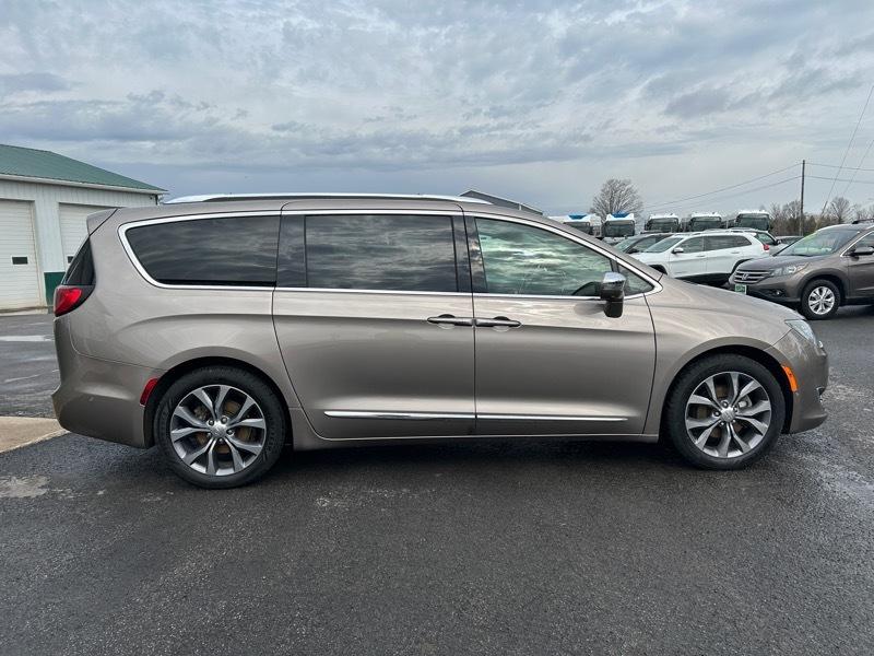 Chrysler Pacifica Limited 2018
