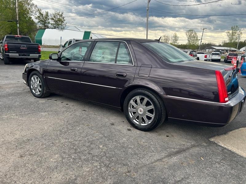 Cadillac DTS Base 2008