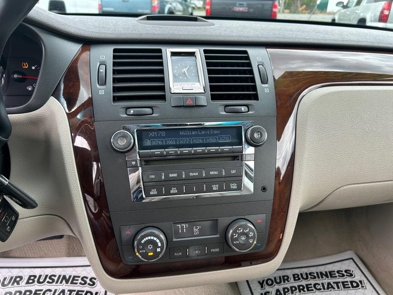 Cadillac DTS Base 2008