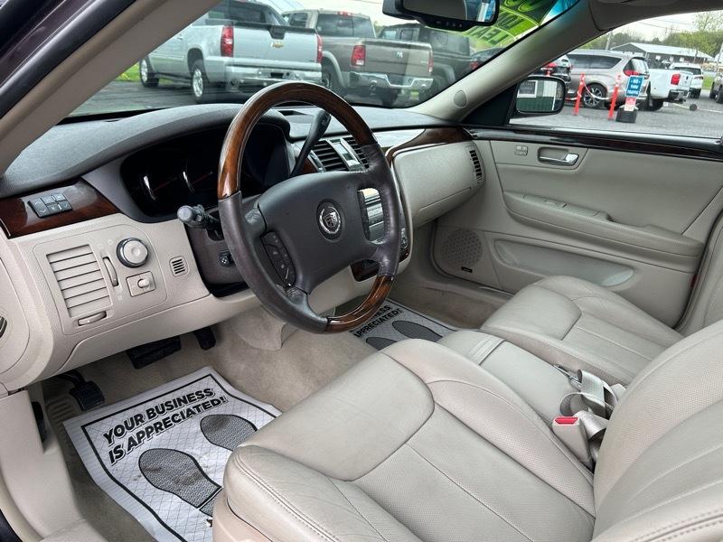 Cadillac DTS Base 2008