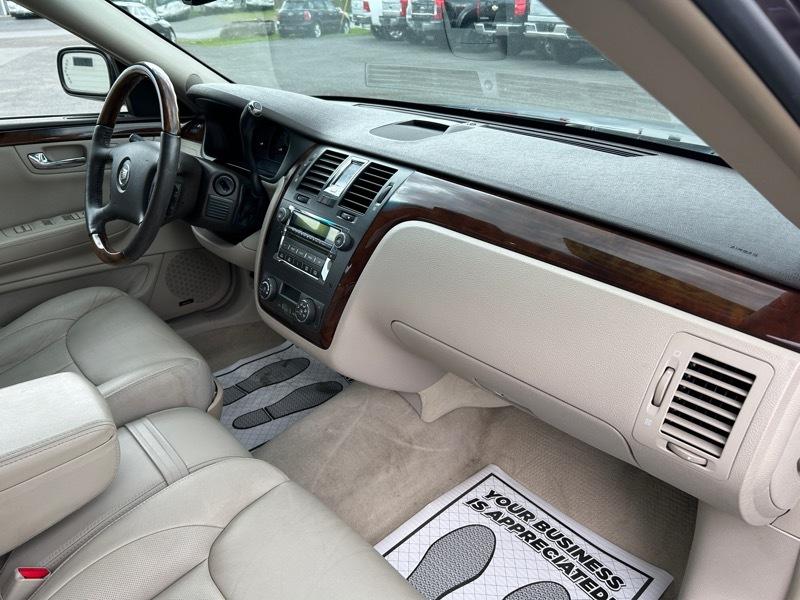 Cadillac DTS Base 2008