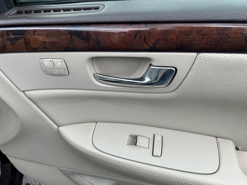 Cadillac DTS Base 2008