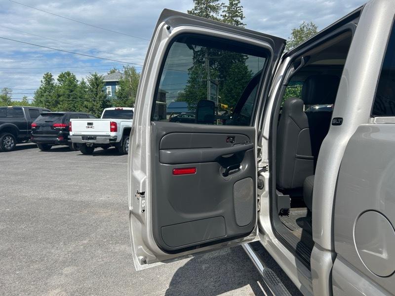 GMC Sierra Classic 2500HD Work Truck Crew Cab Long Box 4WD 2007