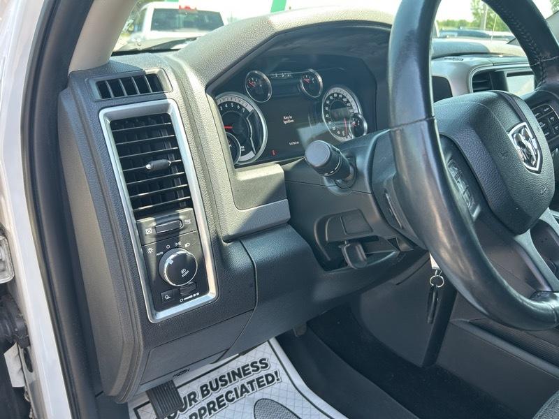 RAM 1500 SLT Crew Cab SWB 4WD 2017