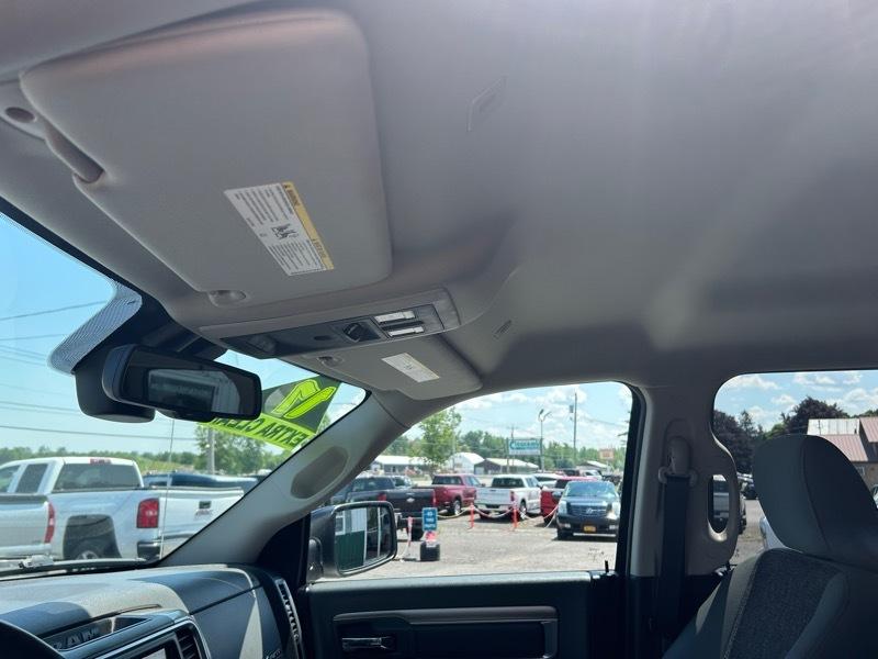 RAM 1500 SLT Crew Cab SWB 4WD 2017