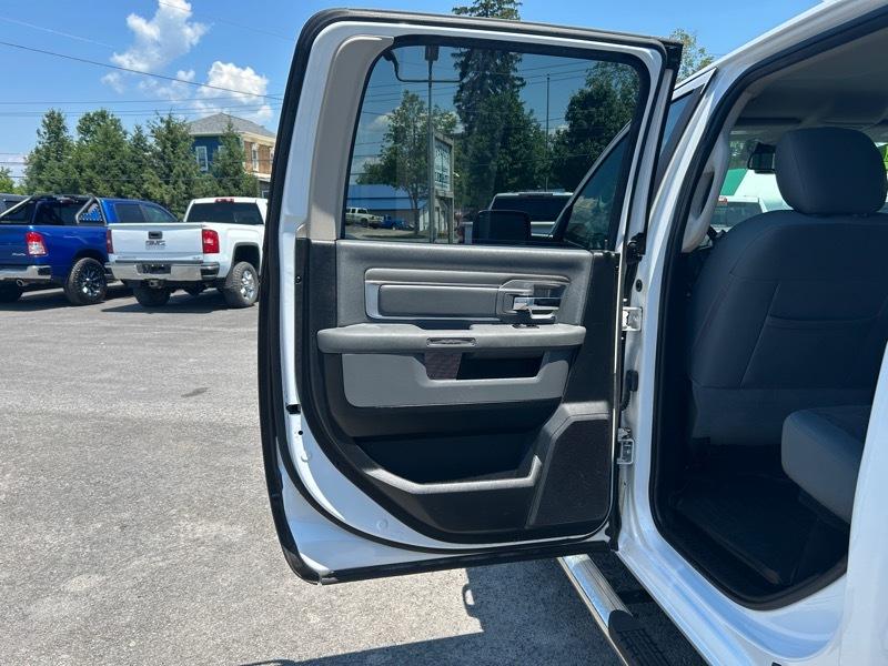 RAM 1500 SLT Crew Cab SWB 4WD 2017