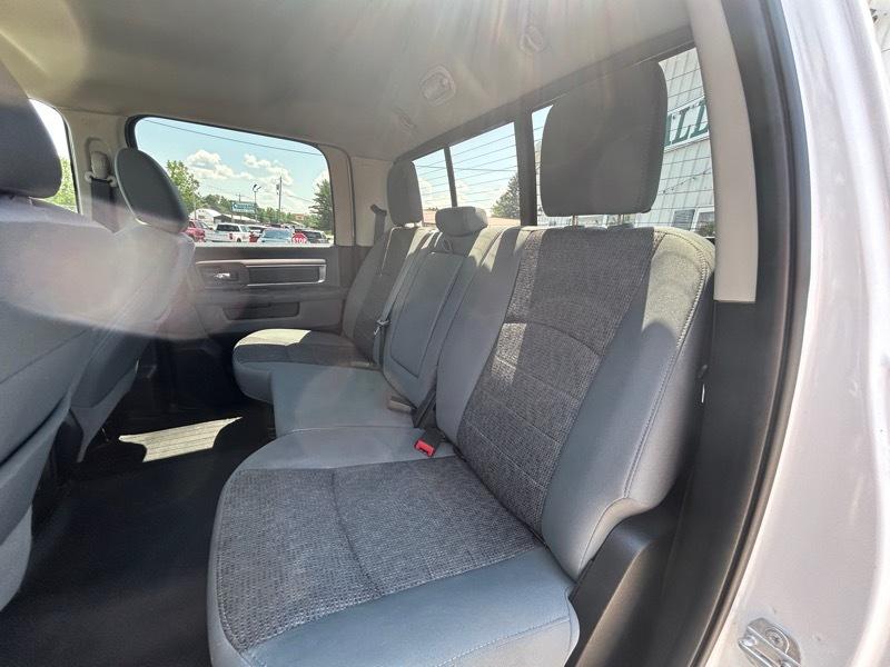 RAM 1500 SLT Crew Cab SWB 4WD 2017