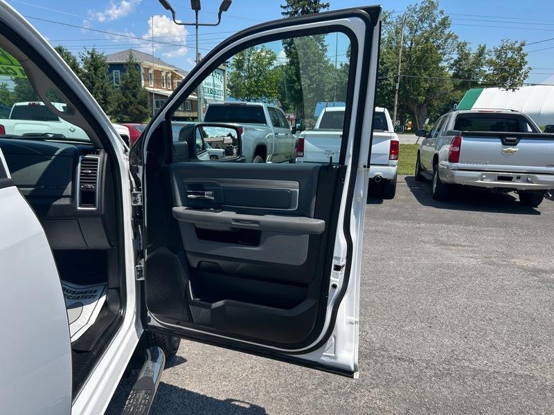 RAM 1500 SLT Crew Cab SWB 4WD 2017