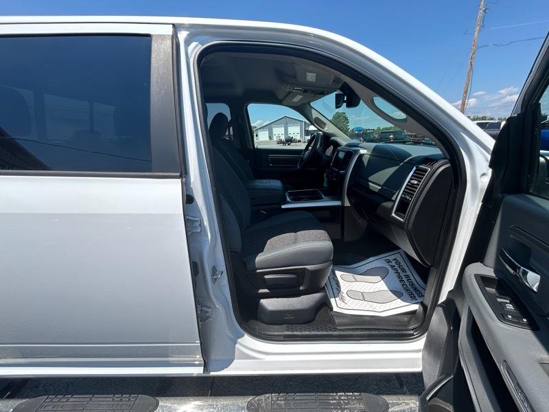 RAM 1500 SLT Crew Cab SWB 4WD 2017