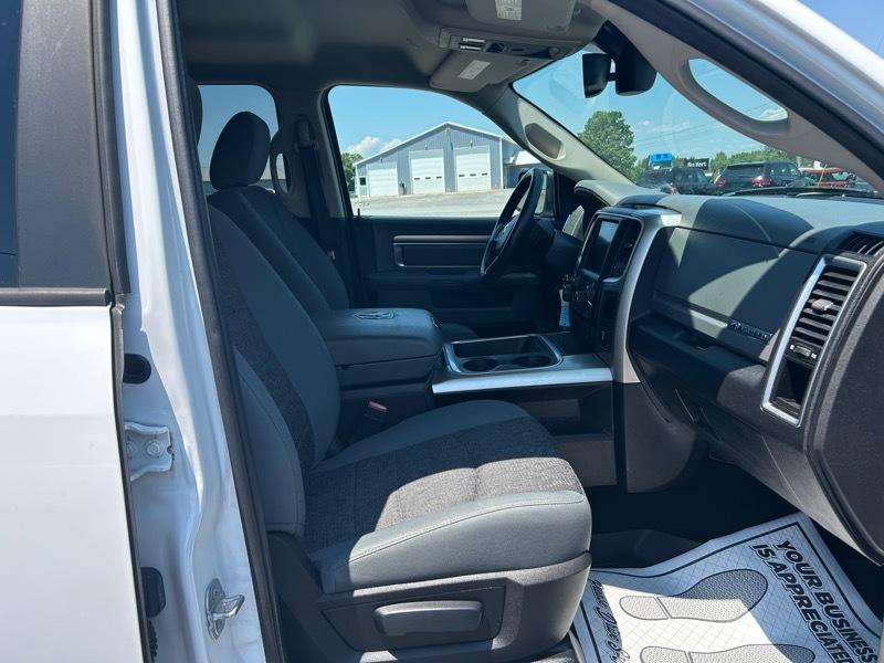 RAM 1500 SLT Crew Cab SWB 4WD 2017