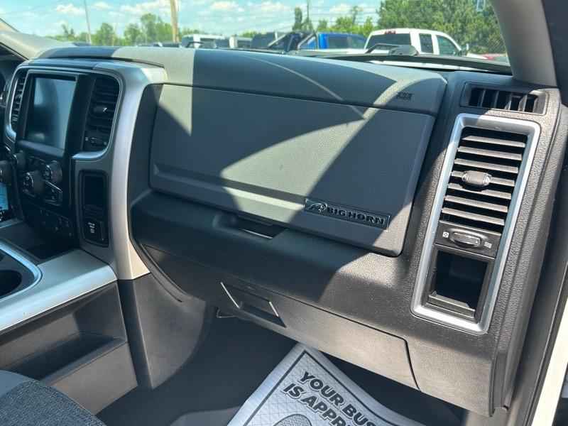 RAM 1500 SLT Crew Cab SWB 4WD 2017