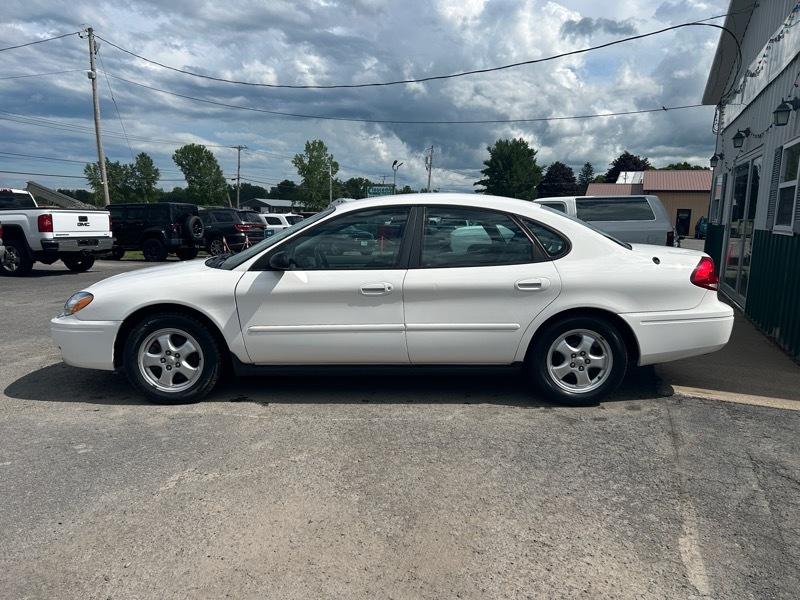 Ford Taurus SE 2004