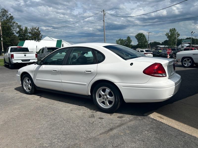 Ford Taurus SE 2004