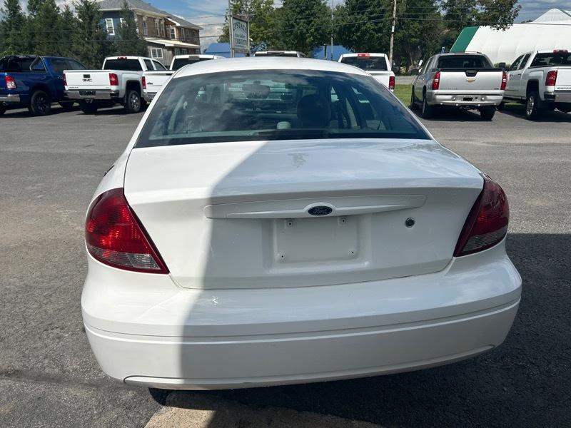 Ford Taurus SE 2004