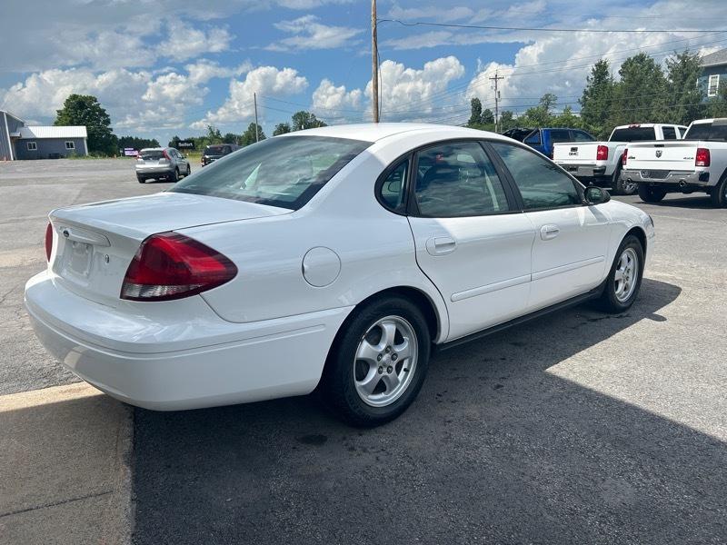 Ford Taurus SE 2004