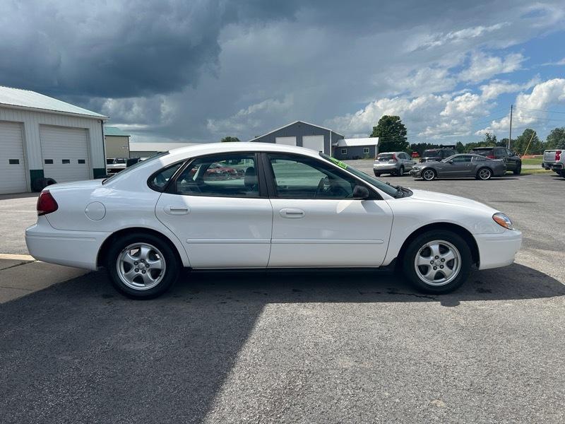 Ford Taurus SE 2004