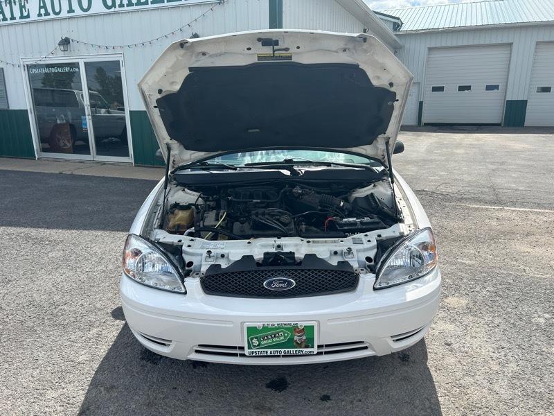 Ford Taurus SE 2004