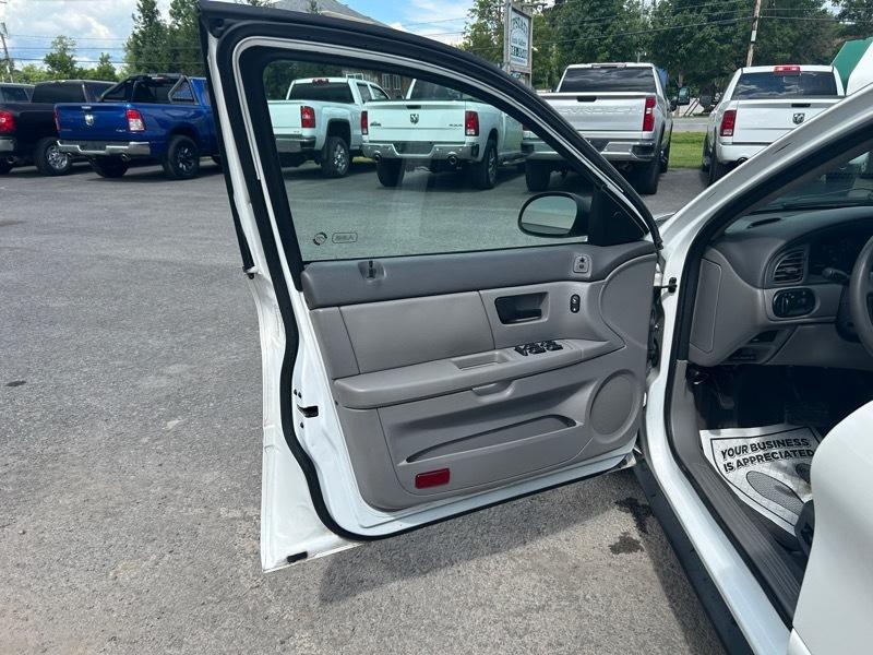 Ford Taurus SE 2004