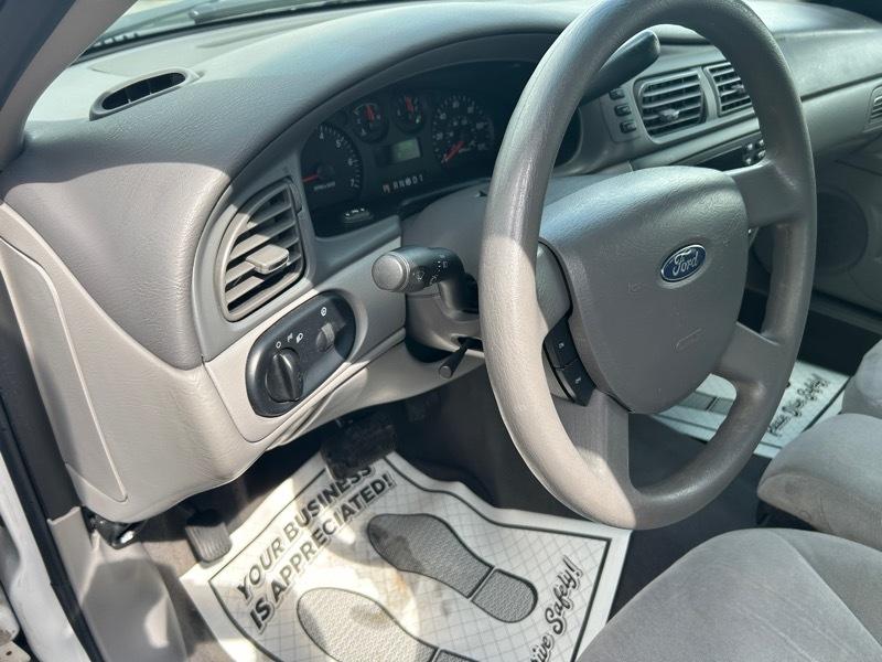 Ford Taurus SE 2004