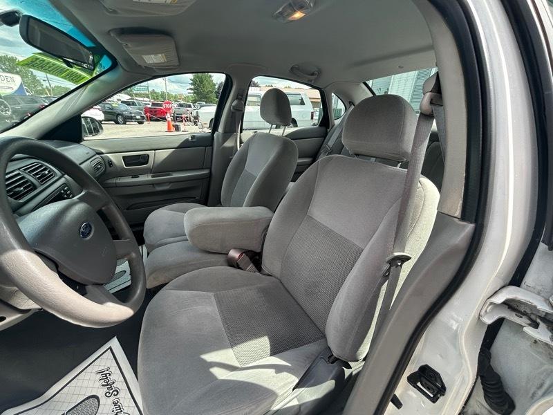 Ford Taurus SE 2004