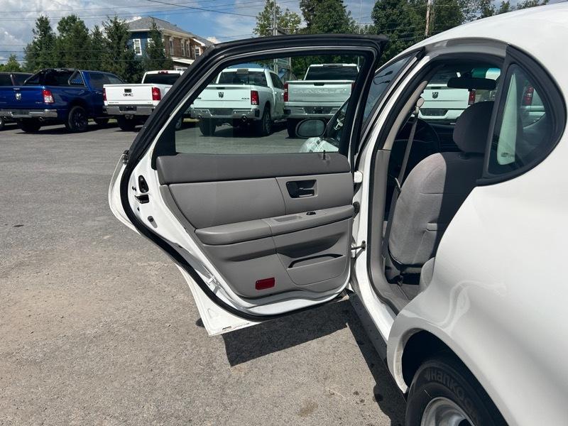Ford Taurus SE 2004