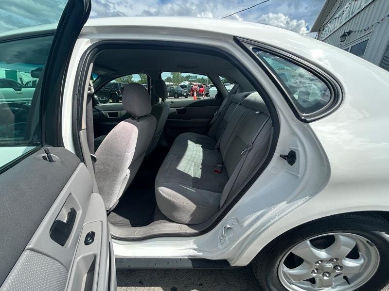Ford Taurus SE 2004