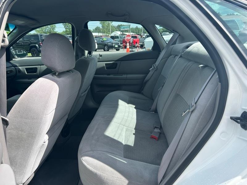 Ford Taurus SE 2004