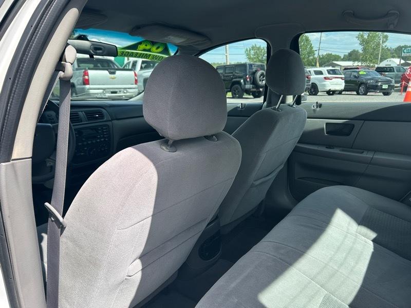 Ford Taurus SE 2004