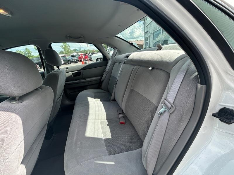 Ford Taurus SE 2004