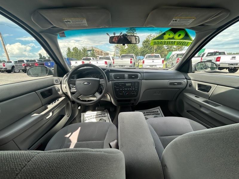 Ford Taurus SE 2004