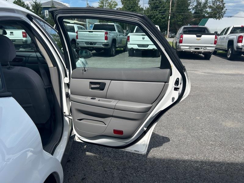 Ford Taurus SE 2004