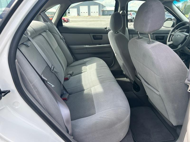 Ford Taurus SE 2004