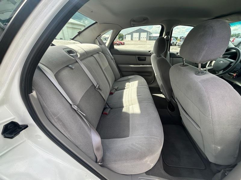 Ford Taurus SE 2004