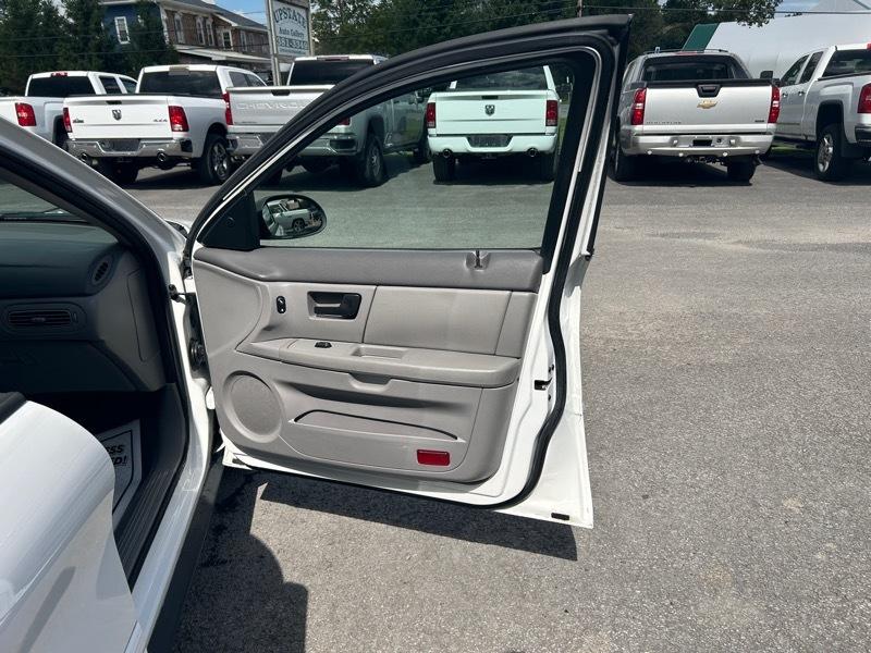 Ford Taurus SE 2004