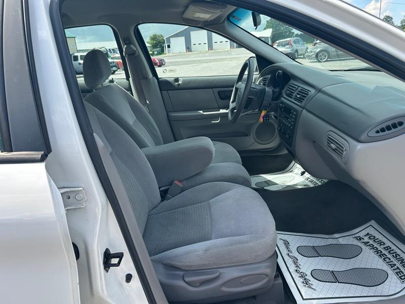 Ford Taurus SE 2004