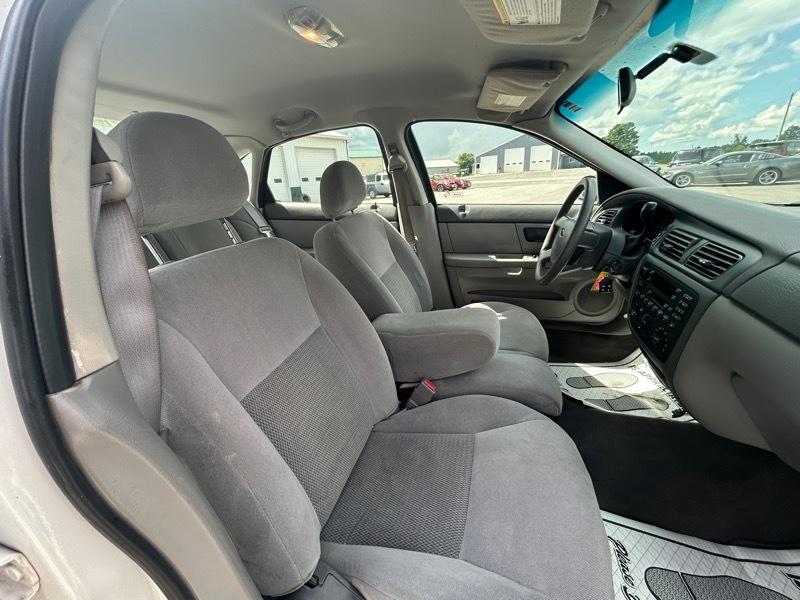 Ford Taurus SE 2004