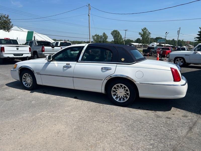 Lincoln Town Car Signature 2001